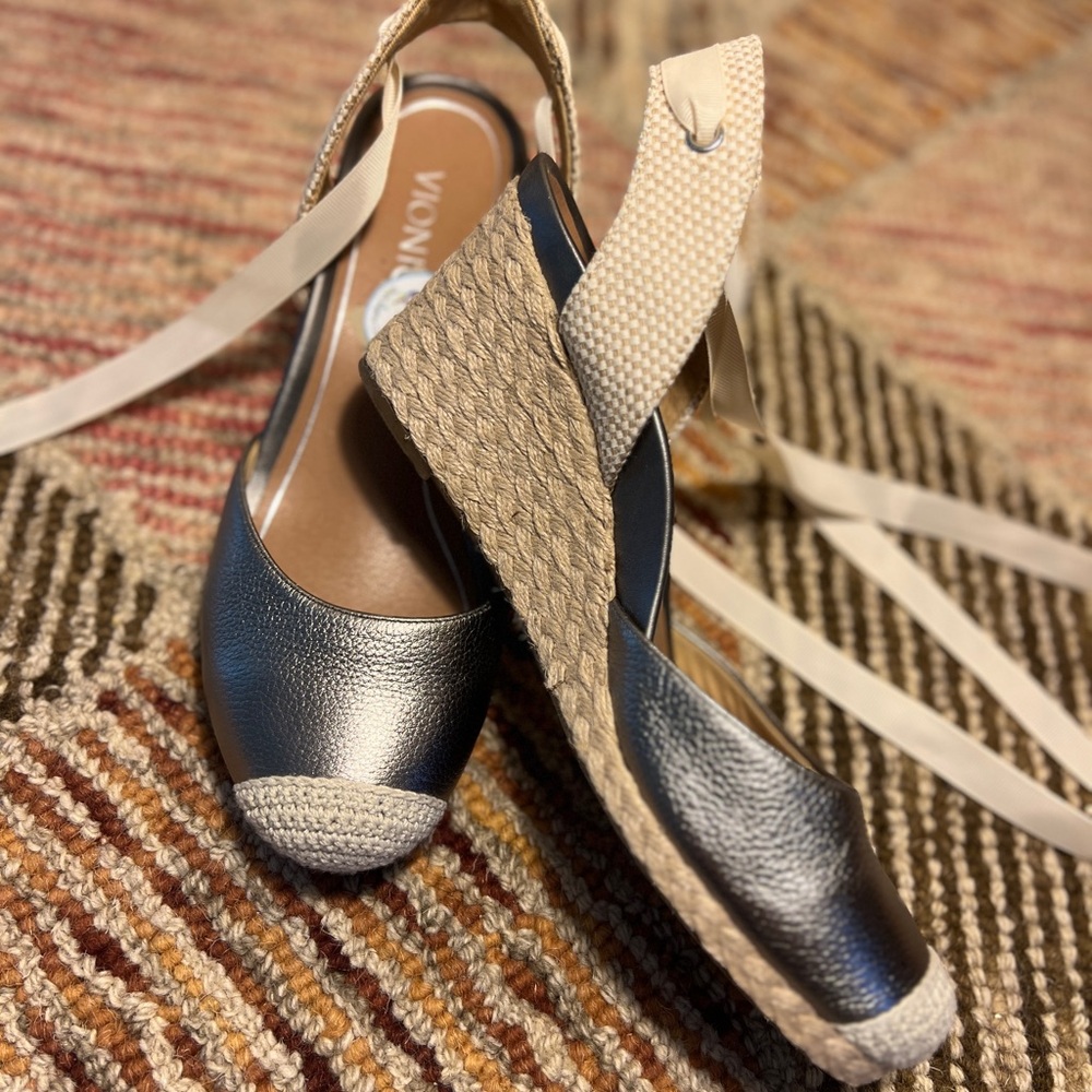 Vionic Silver Cream Espadrilles with Slingback